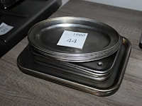 Metalen schalen / borden in diverse maten. ruim 20 stuks. - afbeelding 1 van  2