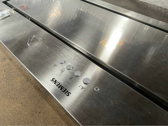 Metalen schouw met siemens lb88574/02 inbouw unit afzuigkap - afbeelding 6 van  8