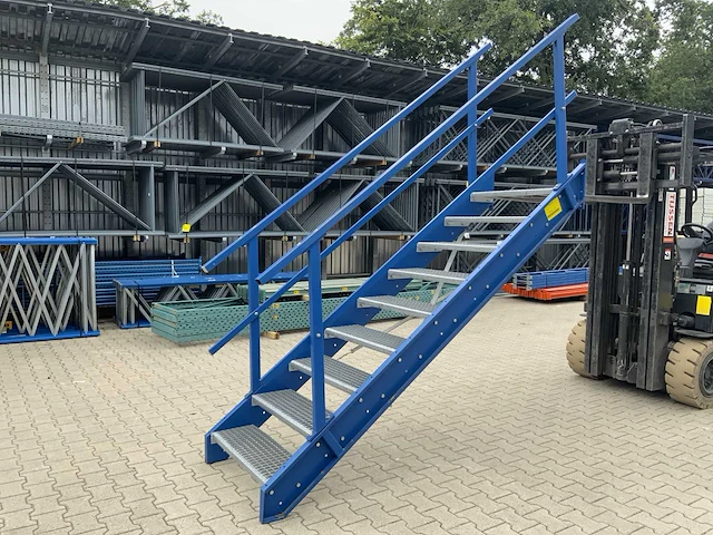 Metalen steektrap - afbeelding 2 van  6