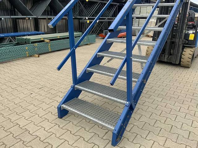 Metalen steektrap - afbeelding 3 van  6
