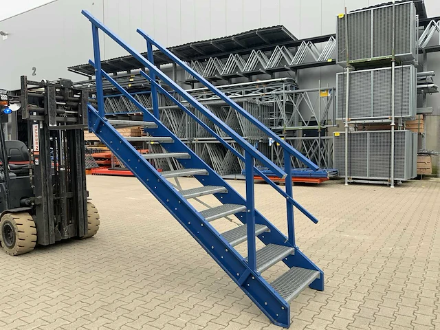 Metalen steektrap - afbeelding 4 van  6