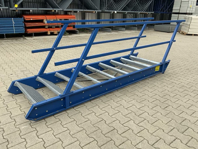 Metalen steektrap - afbeelding 5 van  6