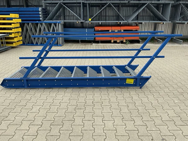 Metalen steektrap - afbeelding 6 van  6