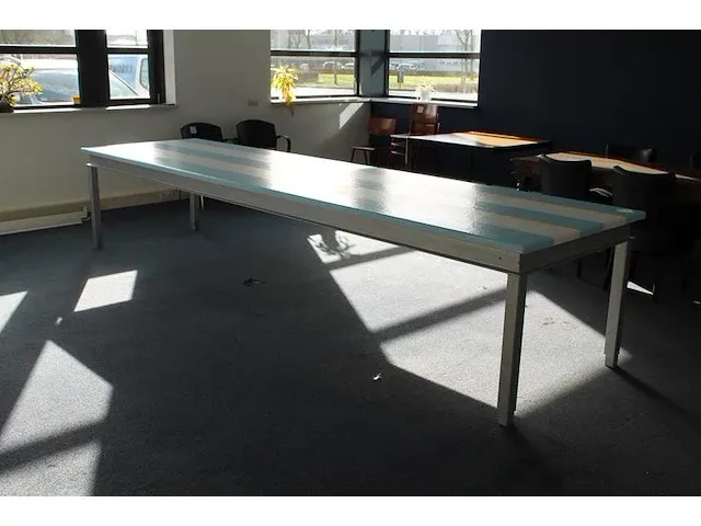 Metalen tafel 407 x 105 x 80 cm. bekleed met glasvezel. let op! zeer zwaar. - afbeelding 1 van  2
