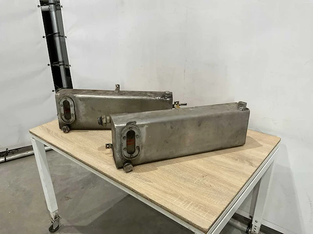 Metalen tank (2x) - afbeelding 1 van  7