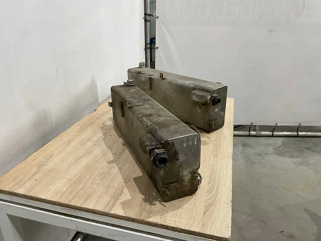 Metalen tank (2x) - afbeelding 3 van  7