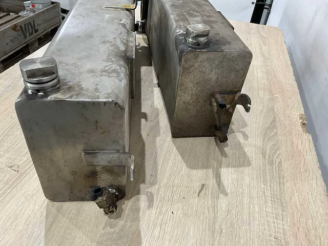 Metalen tank (2x) - afbeelding 7 van  7