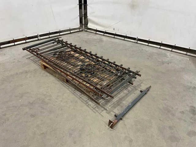 Metalen tuinhek - afbeelding 1 van  7