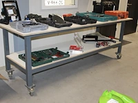 Metalen verrijdbare werktafel met onderplateau. afmeting 250 x 90 x 90cm. - afbeelding 2 van  2