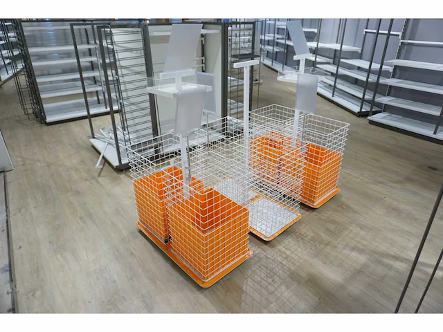 Metalen vlonder met stortmanden (6x) - afbeelding 1 van  5
