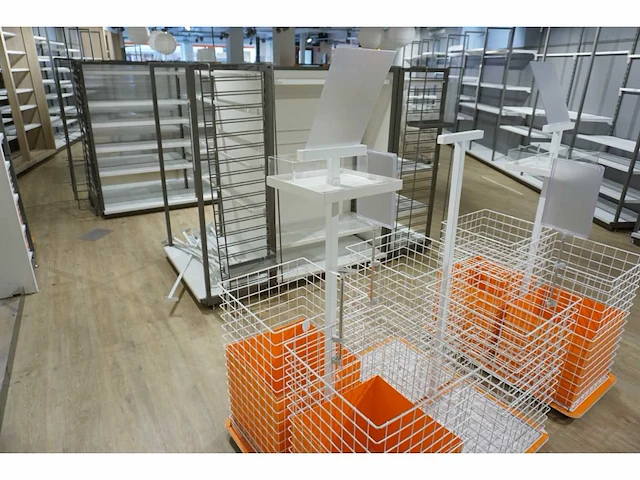 Metalen vlonder met stortmanden (6x) - afbeelding 3 van  5