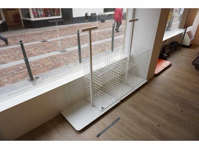 Metalen vlonder met stortmanden (6x) - afbeelding 5 van  5