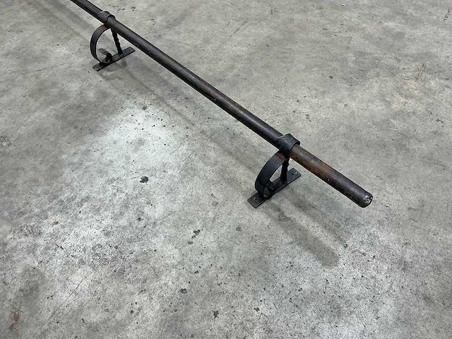 Metalen voeten rails voor bar - afbeelding 2 van  3