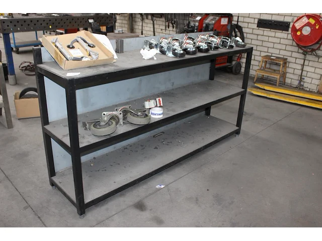 Metalen wandrek met afmeting 190 x 45 x 105 cm. let op: exclusief inhoud. - afbeelding 1 van  2