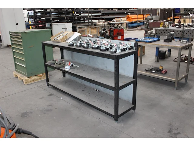 Metalen wandrek met afmeting 190 x 45 x 105 cm. let op: exclusief inhoud. - afbeelding 2 van  2