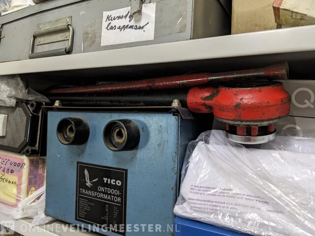 Metalen werkkast met inhoud - afbeelding 4 van  31