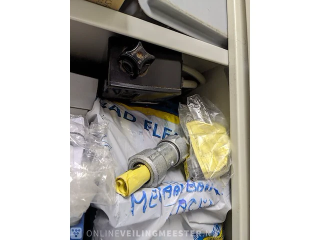 Metalen werkkast met inhoud - afbeelding 6 van  31