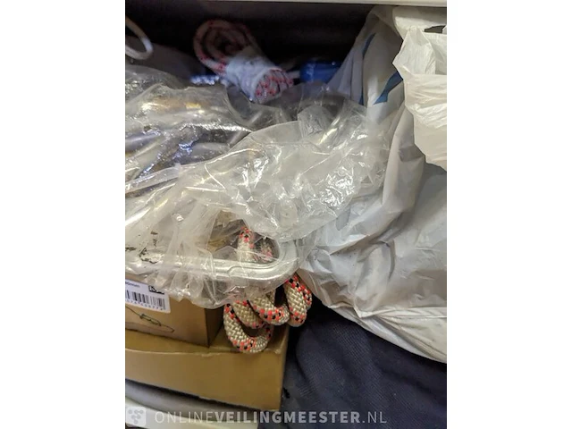 Metalen werkkast met inhoud - afbeelding 15 van  31
