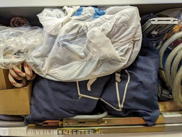 Metalen werkkast met inhoud - afbeelding 18 van  31