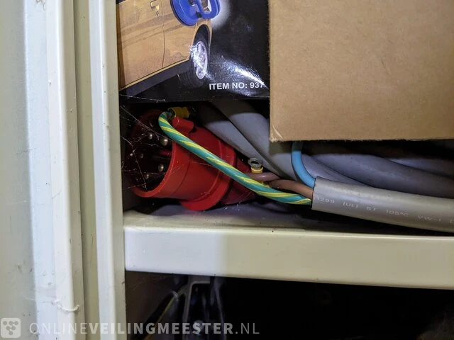 Metalen werkkast met inhoud - afbeelding 22 van  31