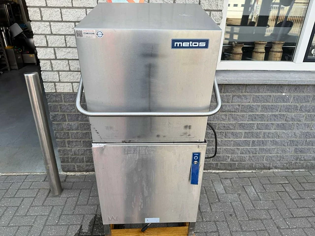 Metos - korvenvaatwasmachine - afbeelding 1 van  4
