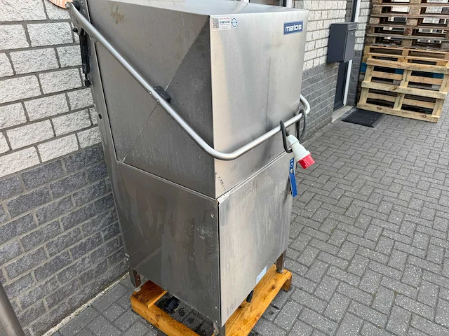 Metos - korvenvaatwasmachine - afbeelding 2 van  4
