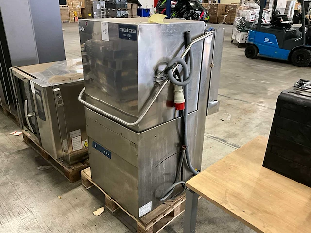 Metos premium 130 korvenvaatwasmachine - afbeelding 2 van  7