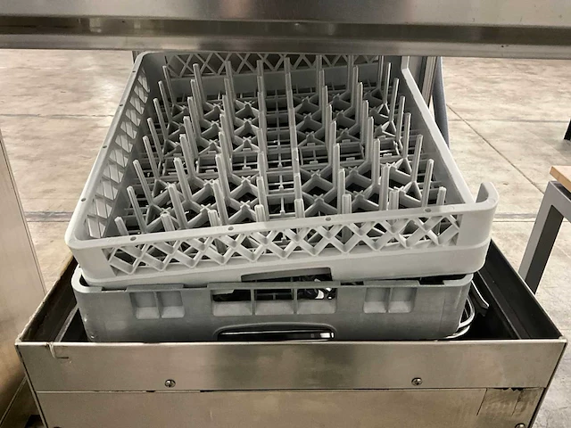 Metos premium 130 korvenvaatwasmachine - afbeelding 4 van  7
