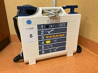 Metrax primedec defi-m m100 defibrillator - afbeelding 1 van  3