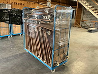 Meubelhondjes in magazijnkar - afbeelding 12 van  12