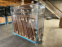 Meubelhondjes in magazijnkar - afbeelding 2 van  12