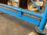 Meubelhondjes in magazijnkar - afbeelding 4 van  12