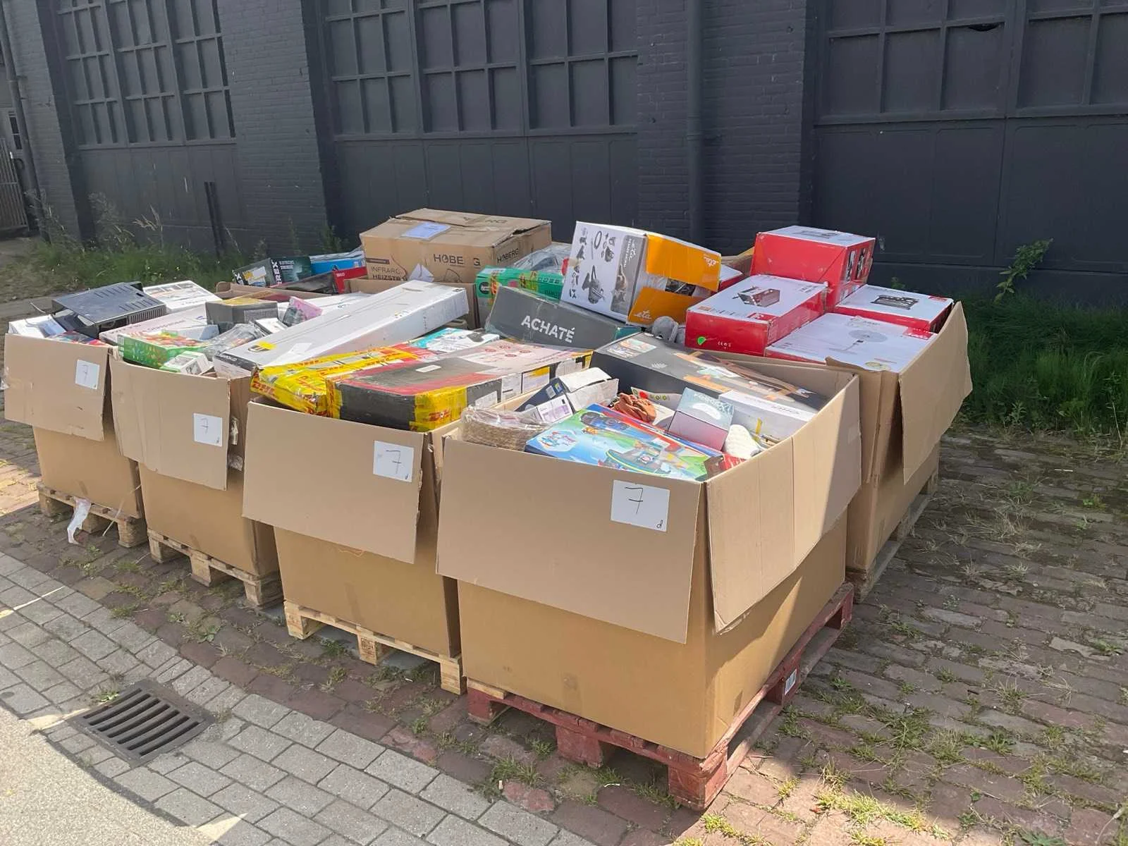 Meubels, partijen en retourgoederen