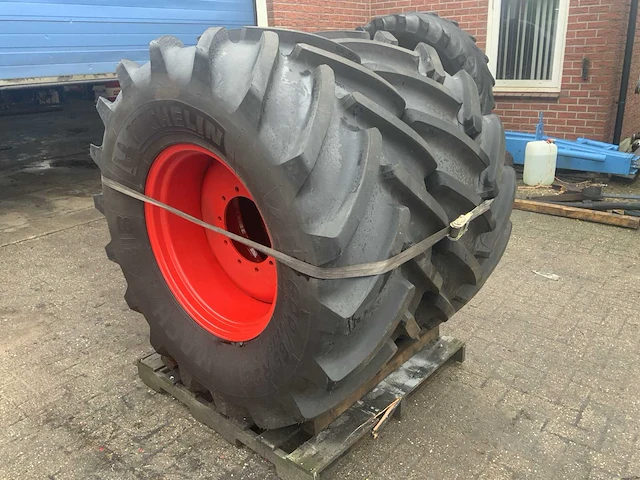 Michelin 600/65 r28 machxbib tractorbanden set op fendt velg 10 gaats - afbeelding 2 van  9