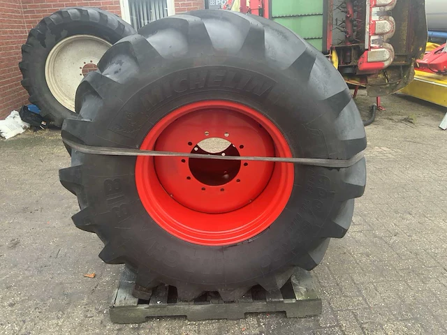 Michelin 600/65 r28 machxbib tractorbanden set op fendt velg 10 gaats - afbeelding 3 van  9