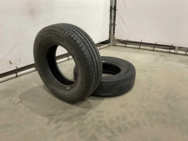 Michelin agilis autoband 225/75 (2x) - afbeelding 2 van  6
