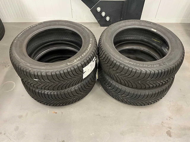 Michelin "alpin" 205/55 r16 (4x) - afbeelding 1 van  9