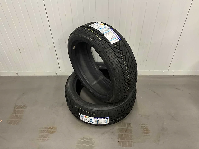 Michelin "alpin 6" 205/45 r16 (2x) - afbeelding 1 van  4