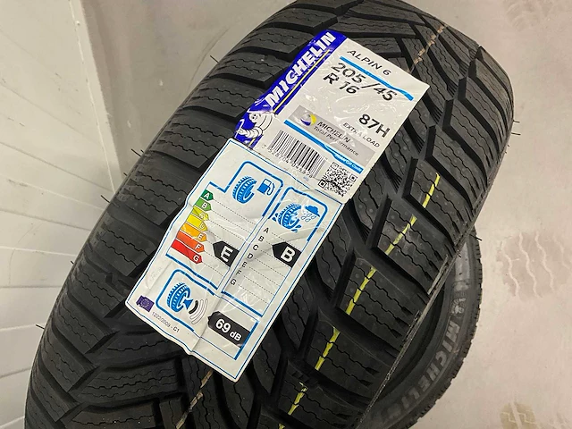 Michelin "alpin 6" 205/45 r16 (2x) - afbeelding 2 van  4