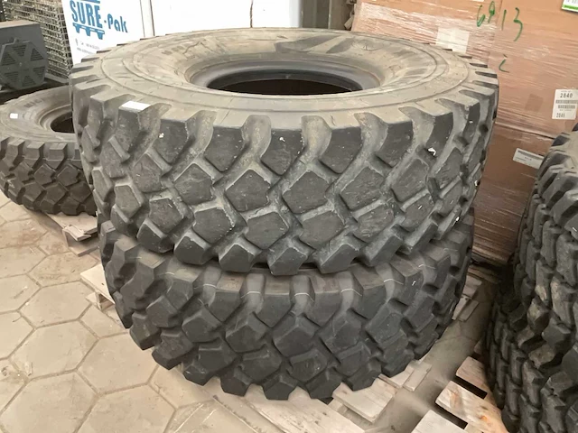 Michelin banden (2x) - afbeelding 1 van  3