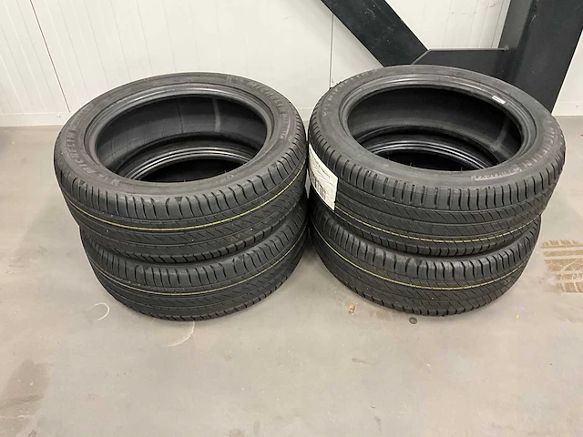 Michelin "primacy 4" 205/50 r17 (4x) - afbeelding 1 van  8