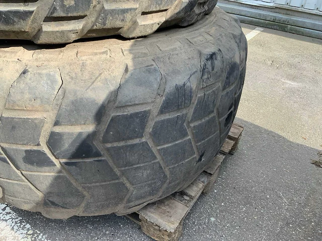 Michelin radial x banden met velg - afbeelding 14 van  27