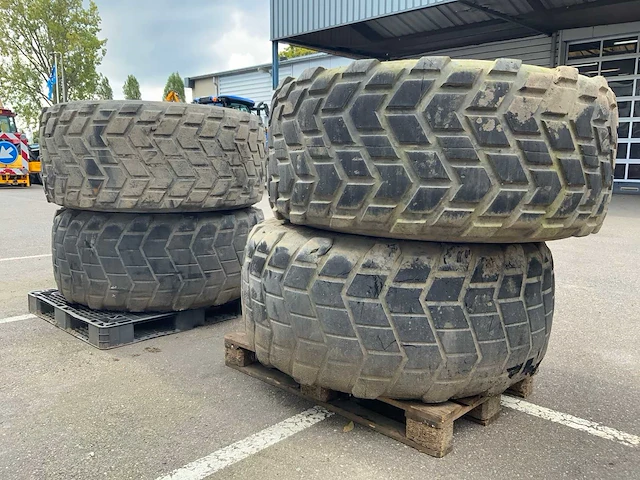 Michelin radial x banden met velg - afbeelding 5 van  27