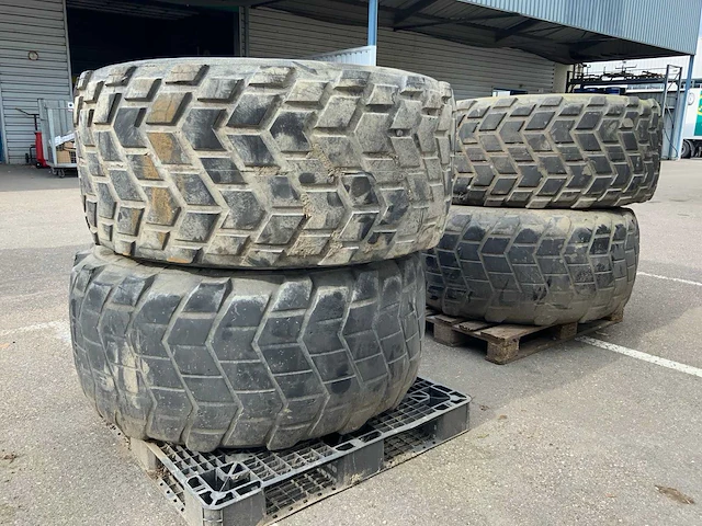Michelin radial x banden met velg - afbeelding 6 van  27