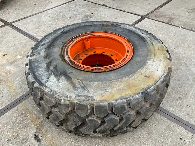 Michelin xha band op velg, wiellader - afbeelding 1 van  3