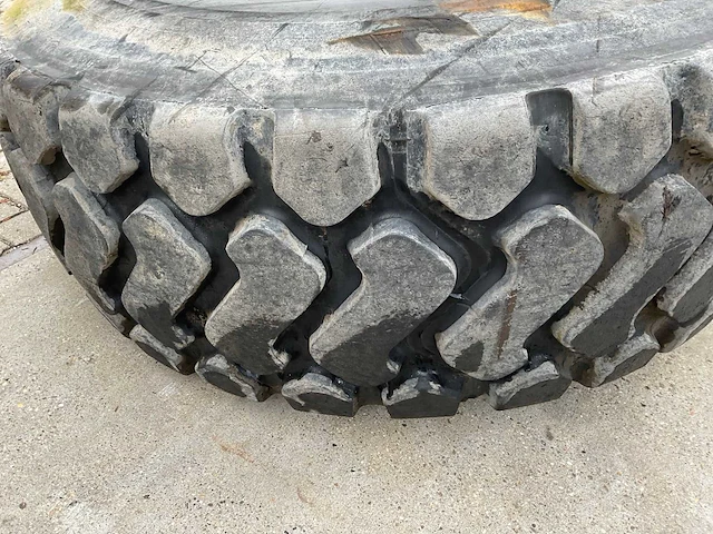 Michelin xha band op velg, wiellader - afbeelding 2 van  3