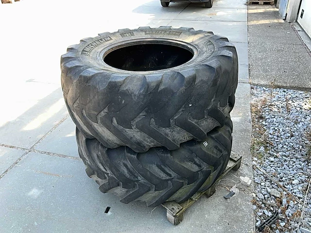 Michelin xmcl 460/70 r24 - leao 500/70 r24 - afbeelding 1 van  11