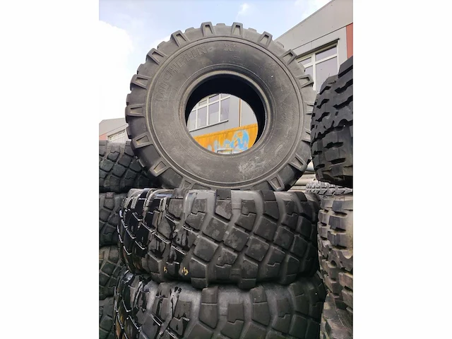 Michelin xml - 325/85r16 - banden, wielen en velgen (4x) - afbeelding 1 van  6