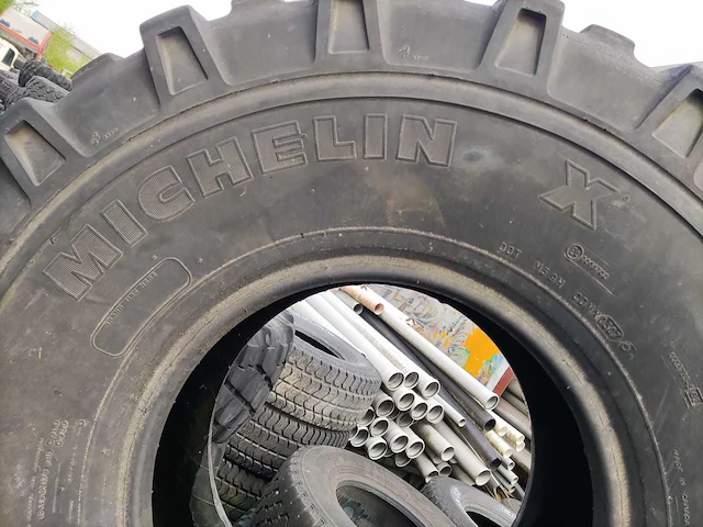 Michelin xml - 325/85r16 - banden, wielen en velgen (4x) - afbeelding 3 van  6