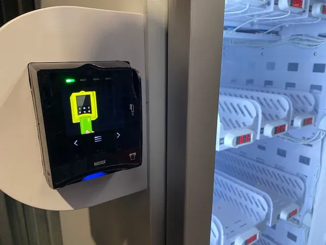 Micron - dubbeldeurs - smart fridge - vending machine - afbeelding 3 van  8